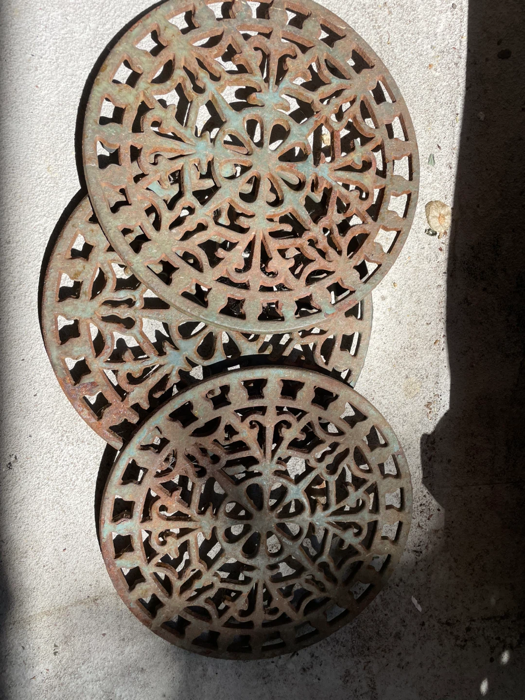 Set of 3 Cast Iron Trivets with Ornate Design - photo 2
