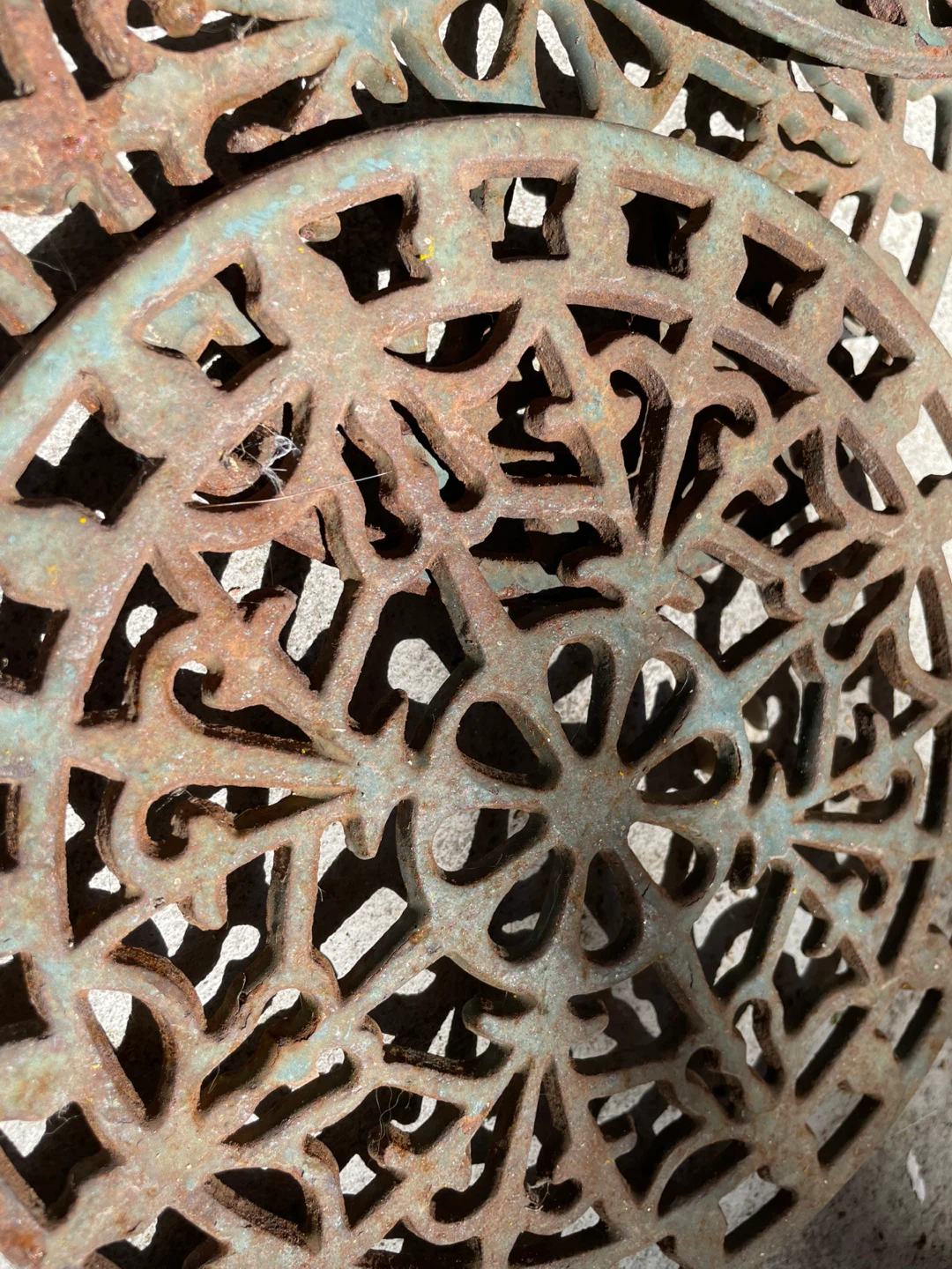Set of 3 Cast Iron Trivets with Ornate Design - photo 4