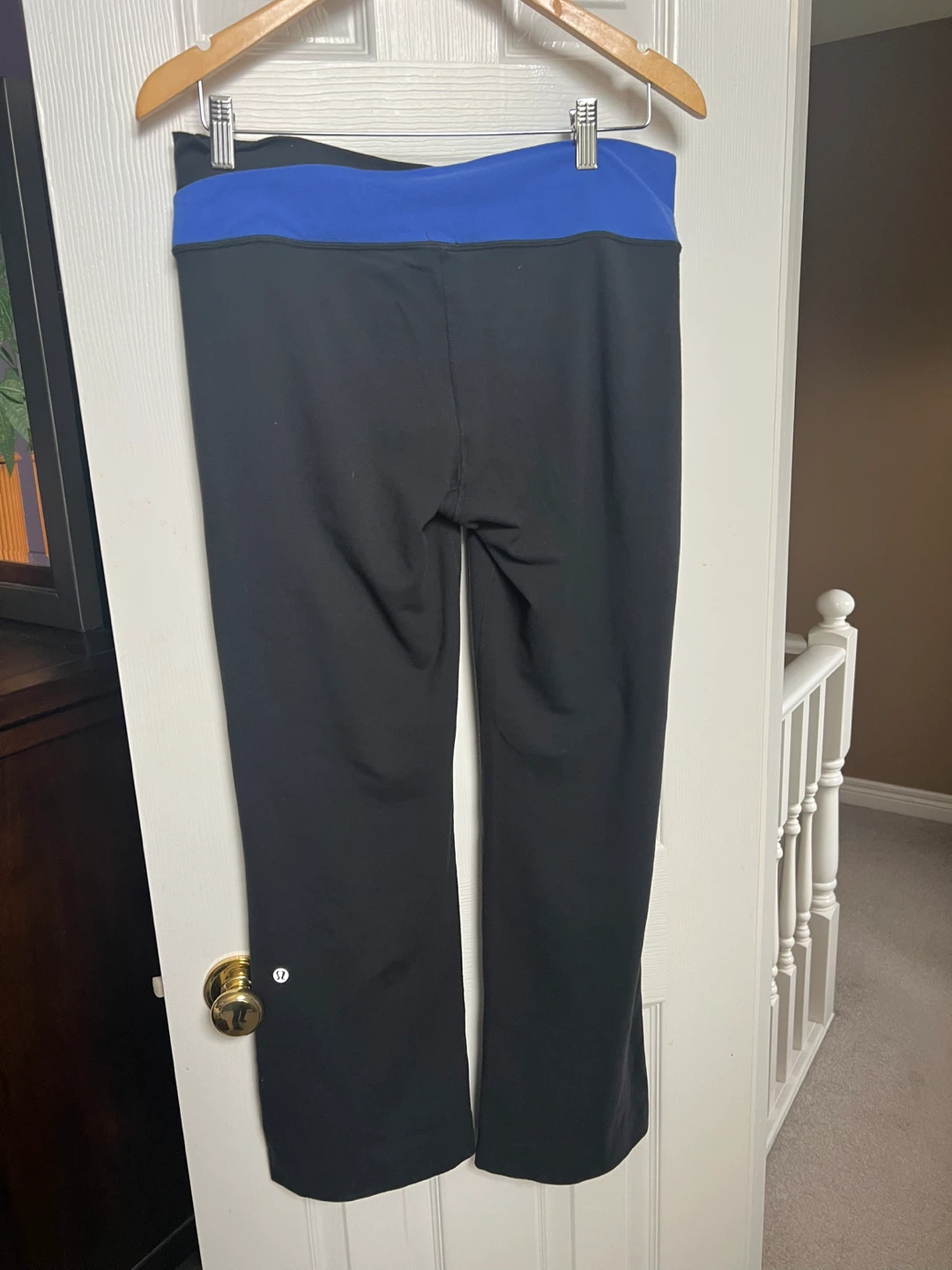 Lululemon Black Yoga Pants with Blue Waistband Size 10 - photo 2