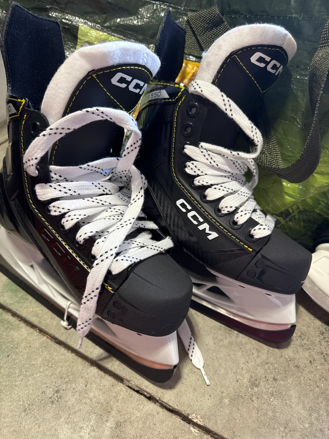 Seize 2 CCM Tacks AS550 Ice Hockey Skates