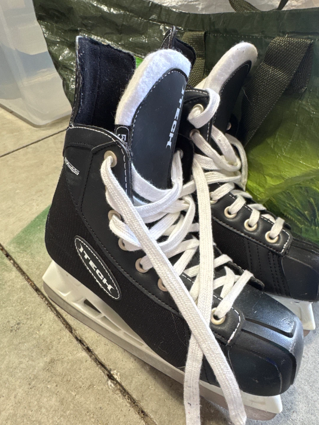 Size 5  Hockey Skates