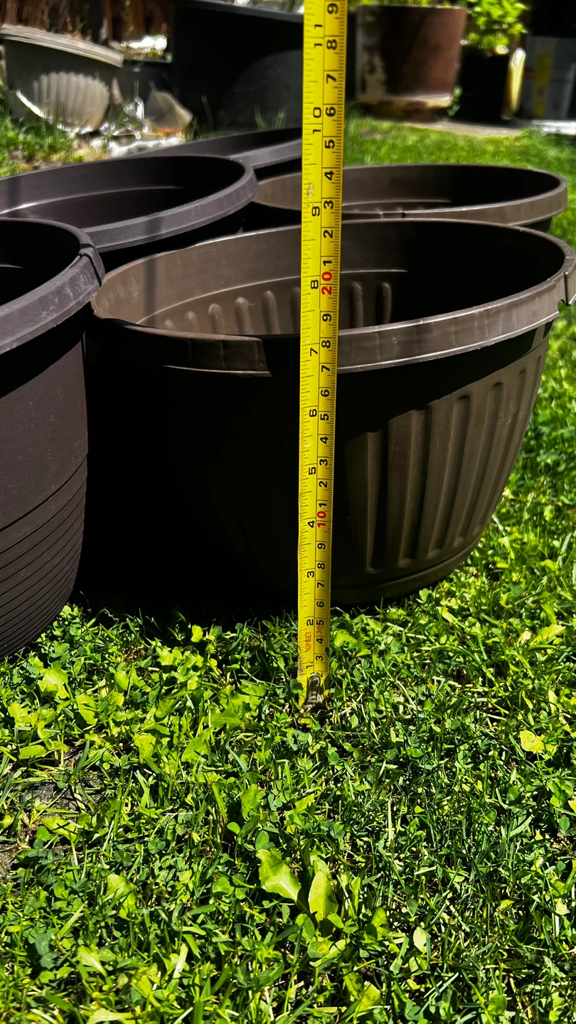 Set of 5 brown plastic planters - photo 5