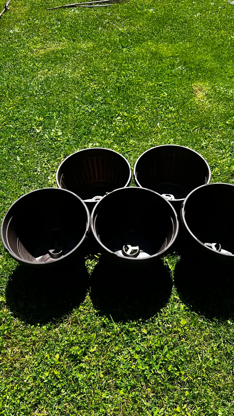 Set of 5 brown plastic planters - photo 2
