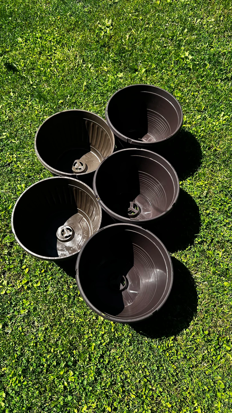Set of 5 brown plastic planters