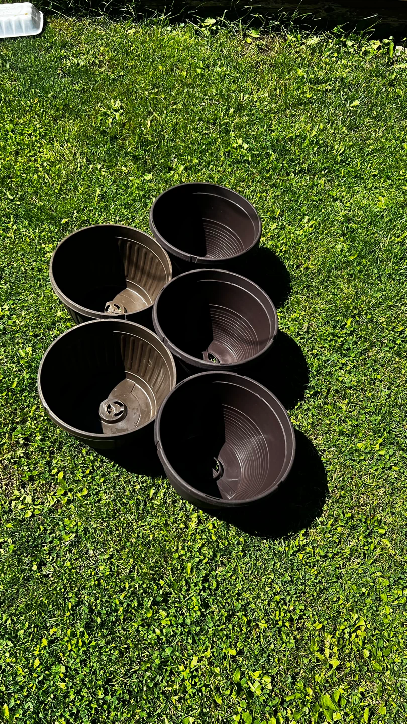 Set of 5 brown plastic planters - photo 4