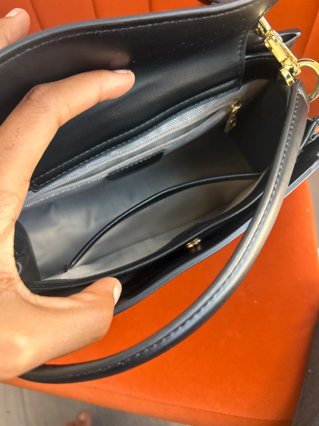 Black Handbag - photo 2