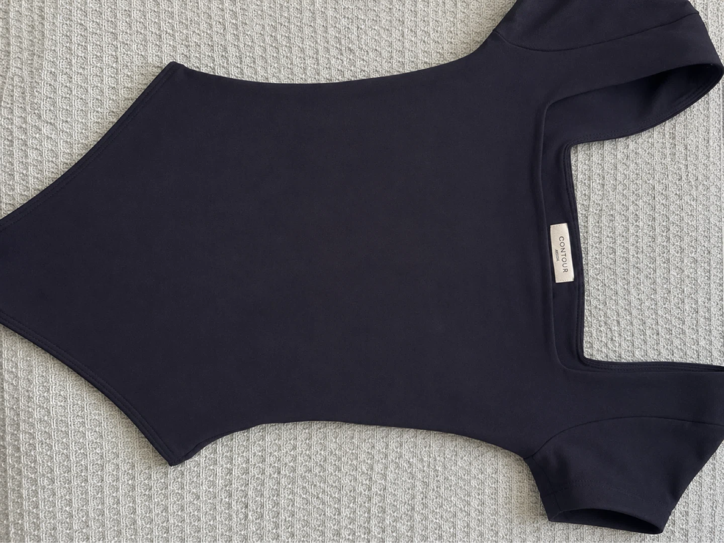 Contour  aritza Black Asymmetrical Top