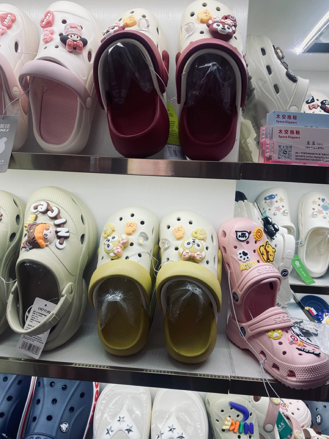 Heyun Clog Sandals with Charms