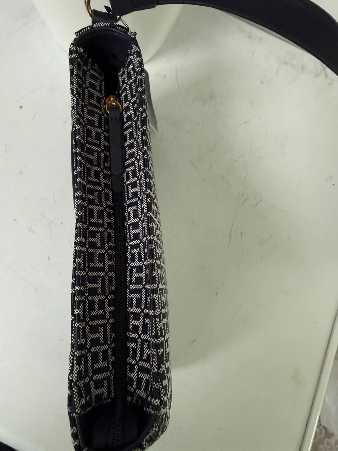 Tommy Hilfiger Monogram Shoulder Bag - photo 5