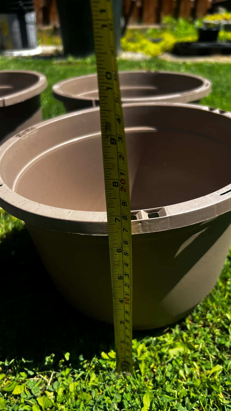 Set of 4 Brown Plastic Planters - photo 5