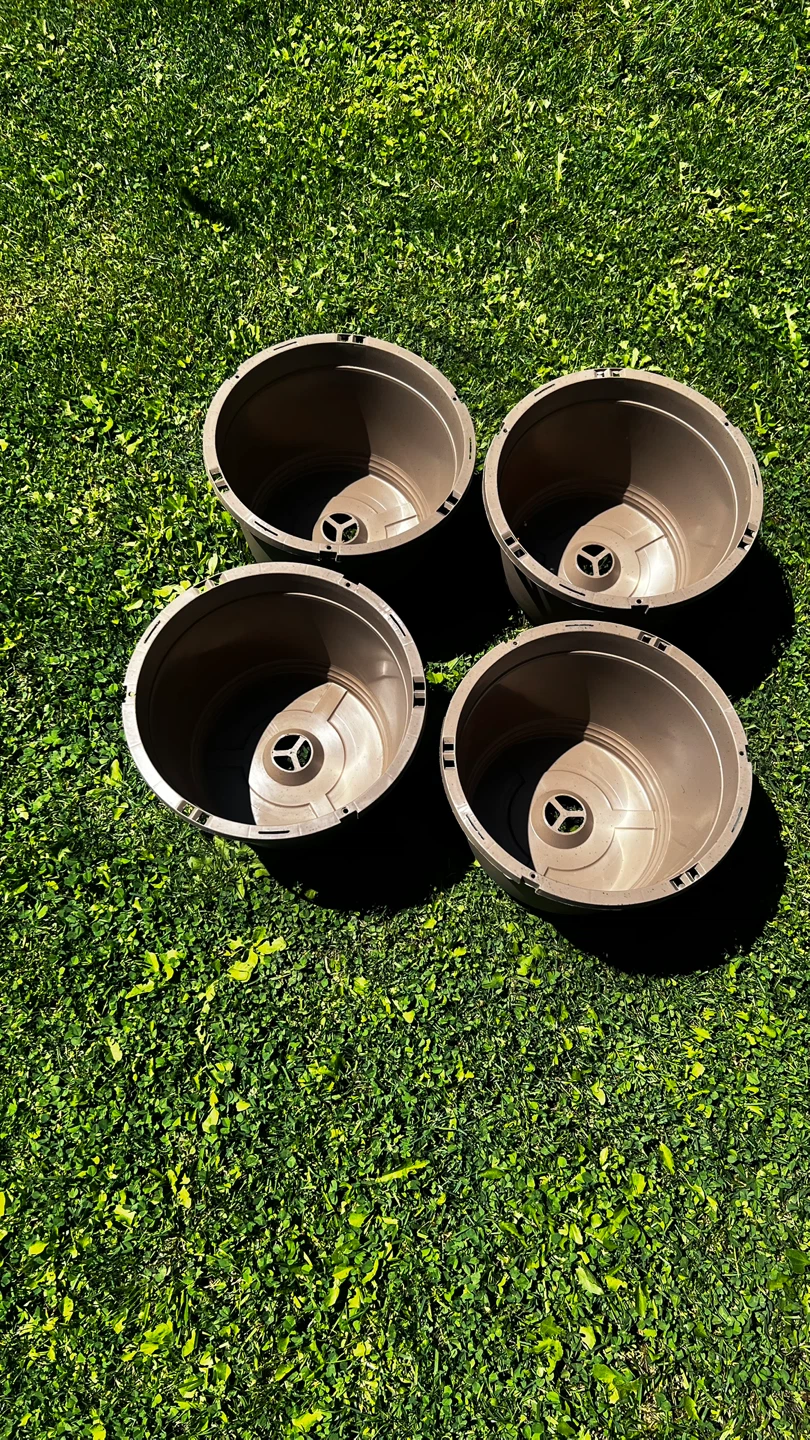 Set of 4 Brown Plastic Planters - photo 2