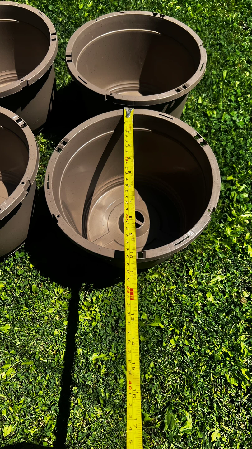 Set of 4 Brown Plastic Planters - photo 4