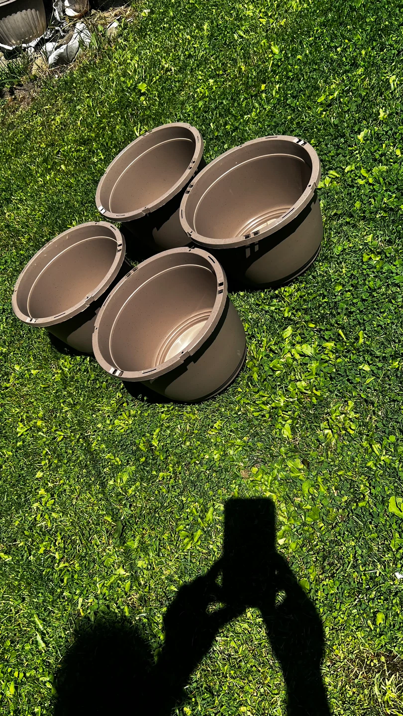 Set of 4 Brown Plastic Planters - photo 3