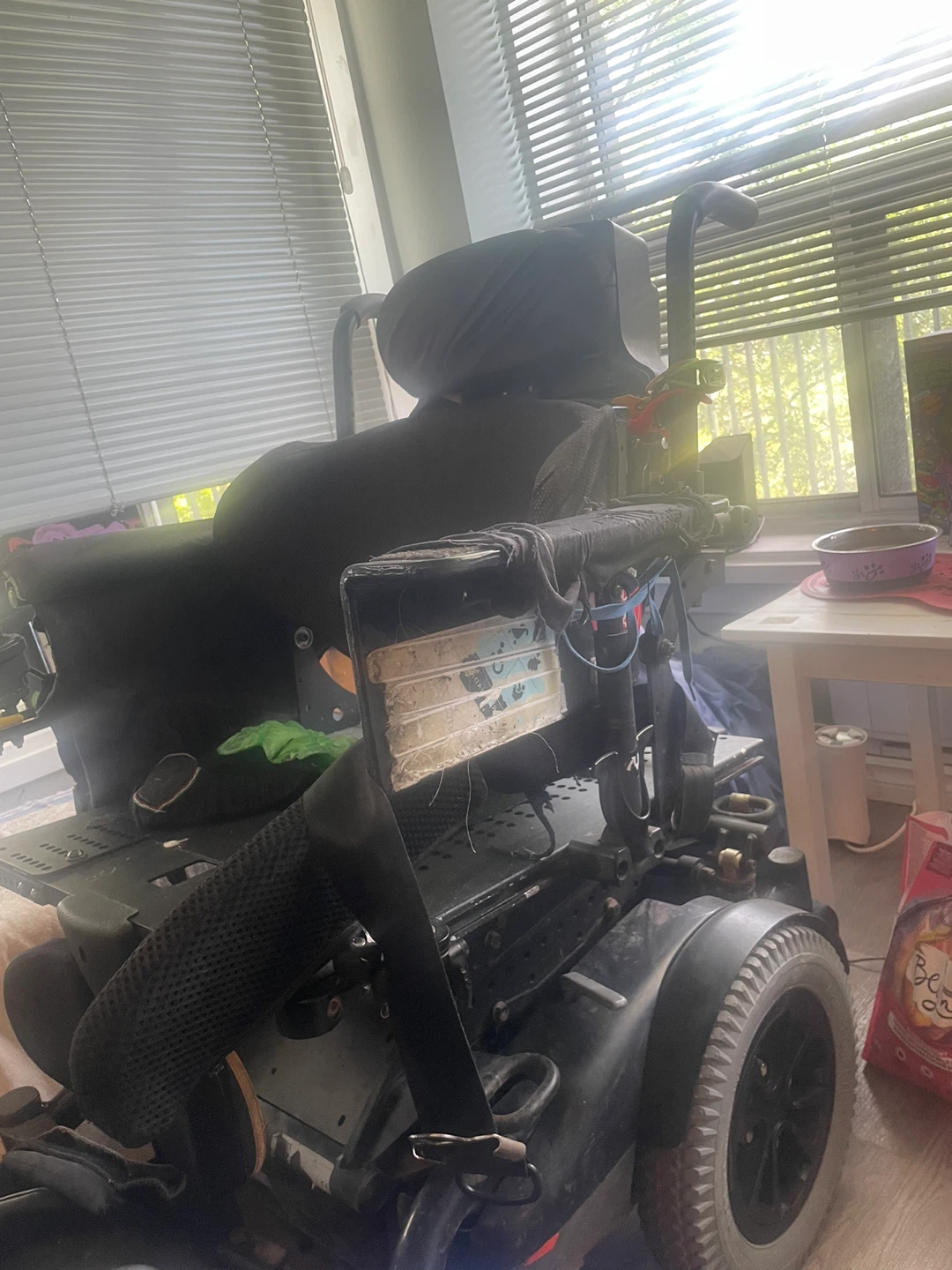 A quickie model power electric wheelchair - photo 2