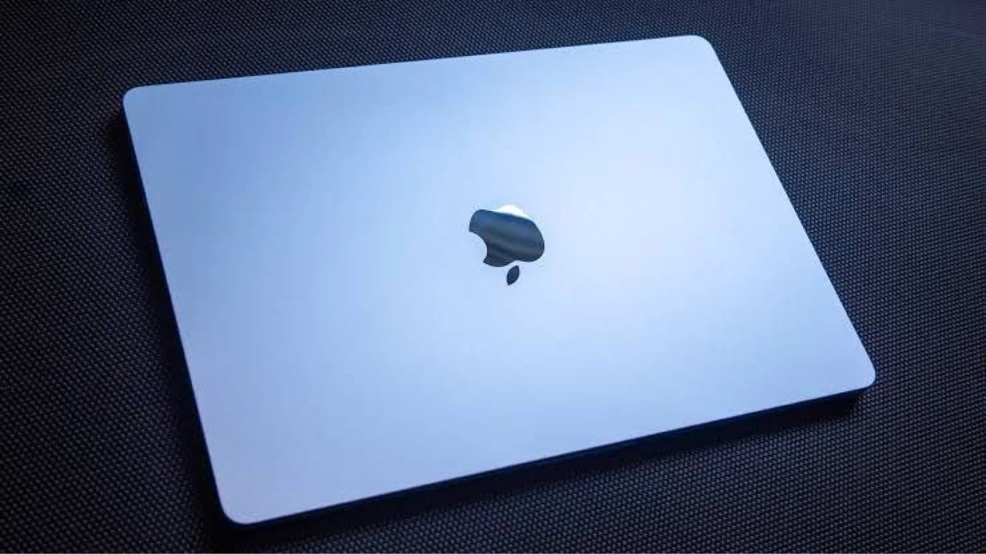 Apple MacBook Laptop - photo 2
