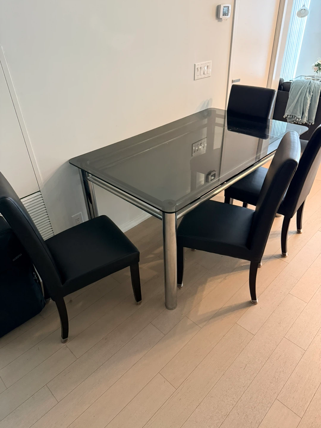 Glass dinning room table + 4 chairs - photo 2