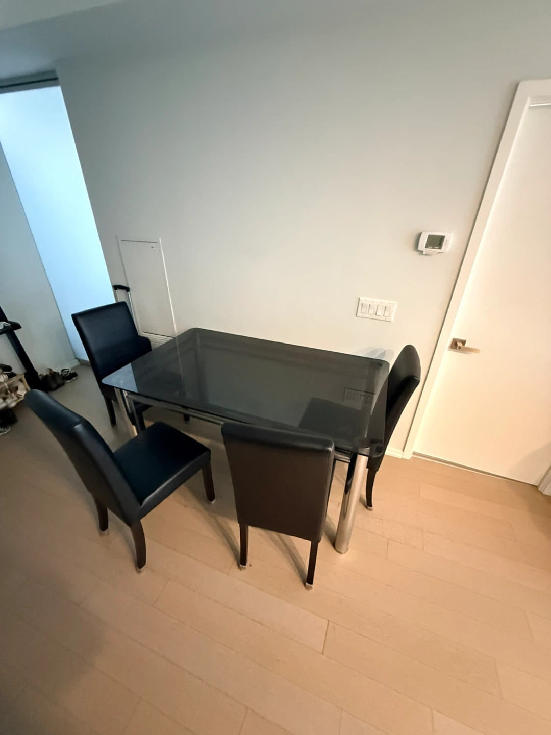 Glass dinning room table + 4 chairs - photo 3