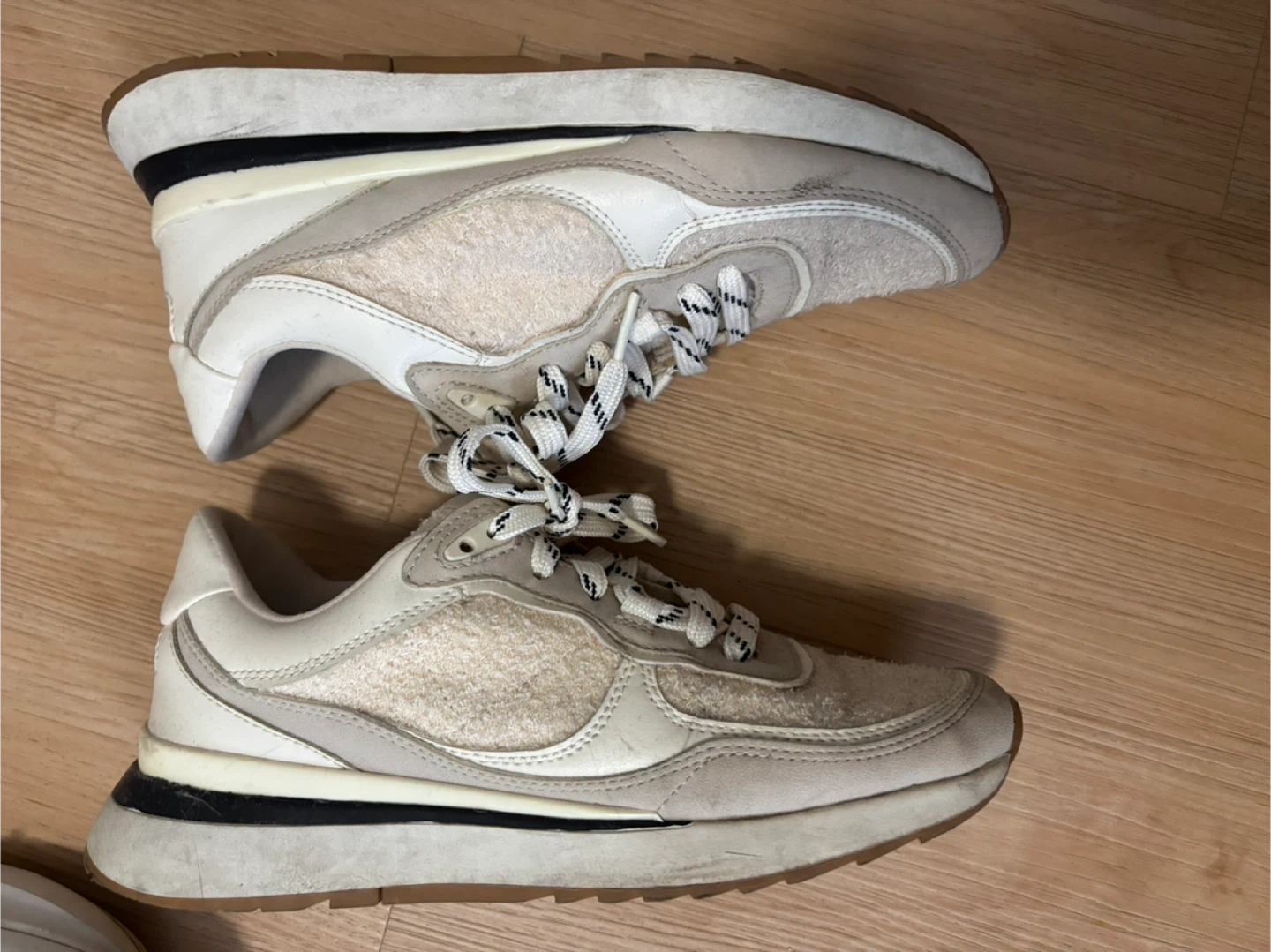 Two Pairs of Zara sneakers, size 7,5 - photo 2