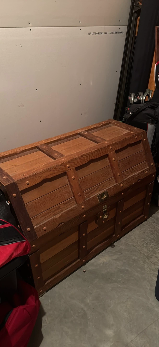 Cedar Chest Trunk with Divided Tray