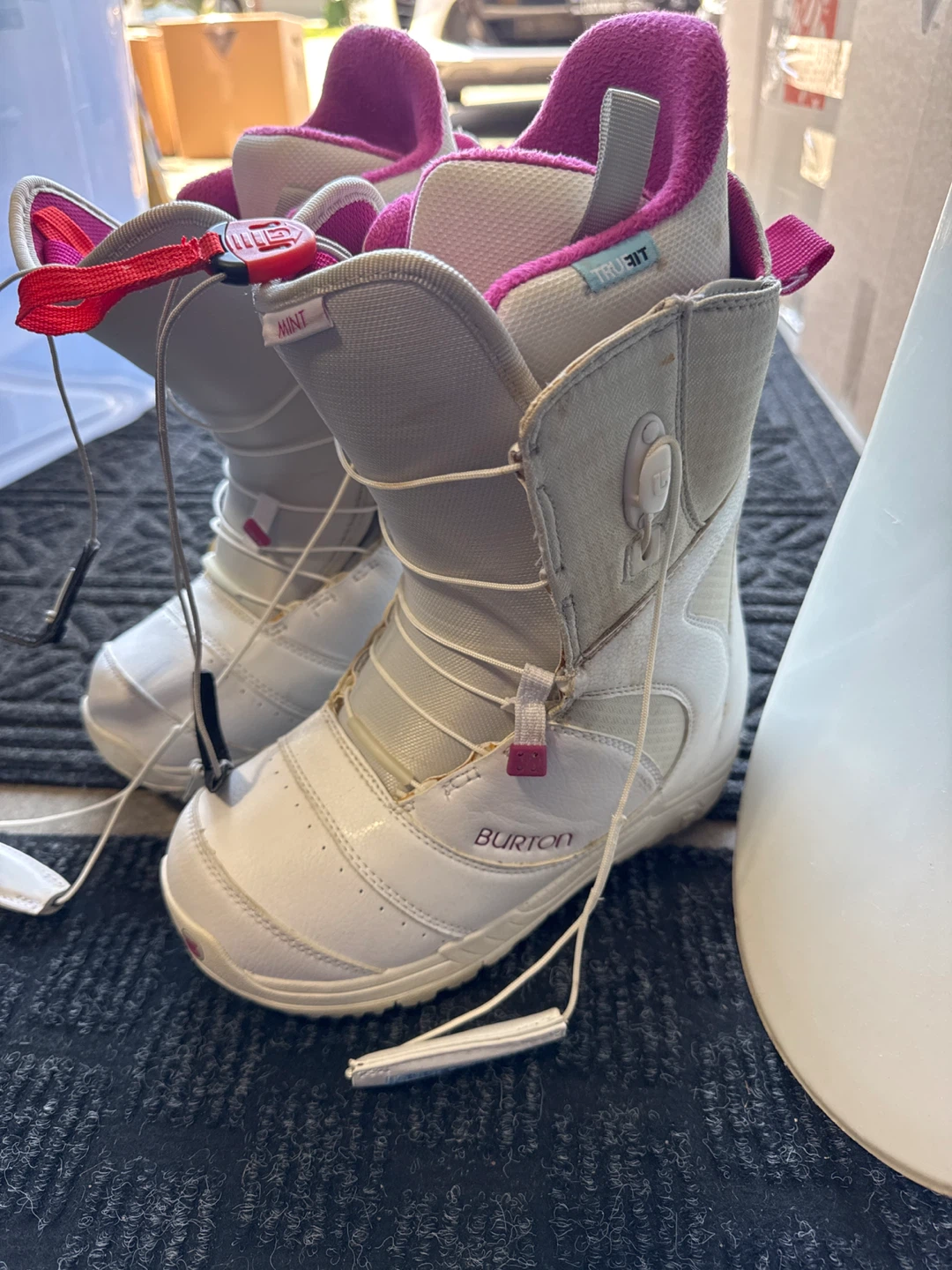 Sims Snowboard with Burton Boots and googles - photo 2