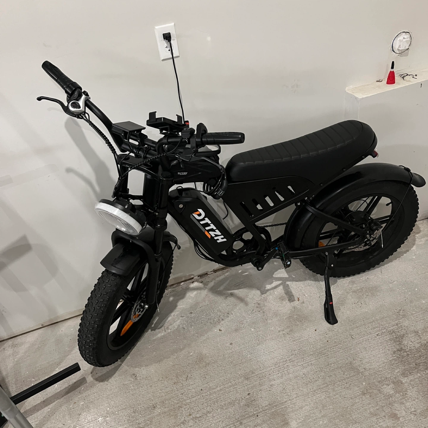 DTTZH Electric Bike with Phone Mount and Lock