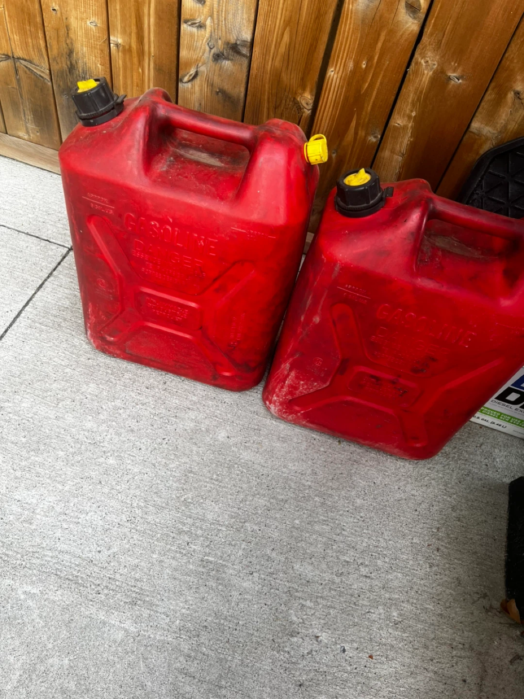Set of 2 red 5 gallon jerry can (20 L)