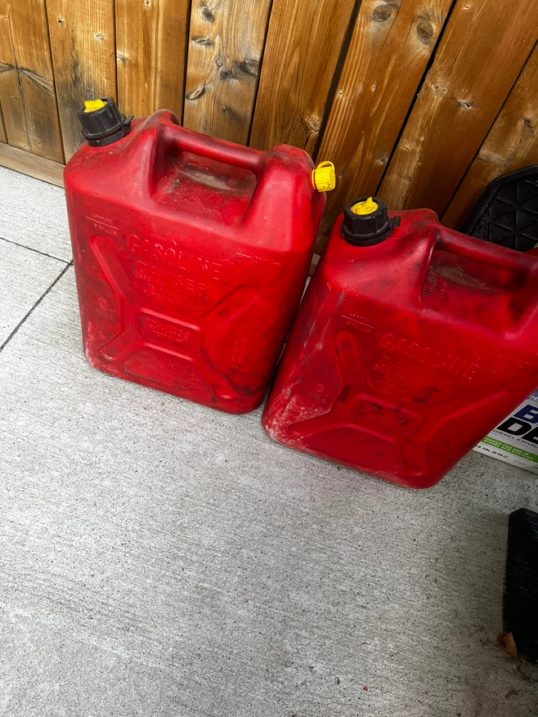 Set of 2 red 5 gallon jerry can (20 L) - photo 2