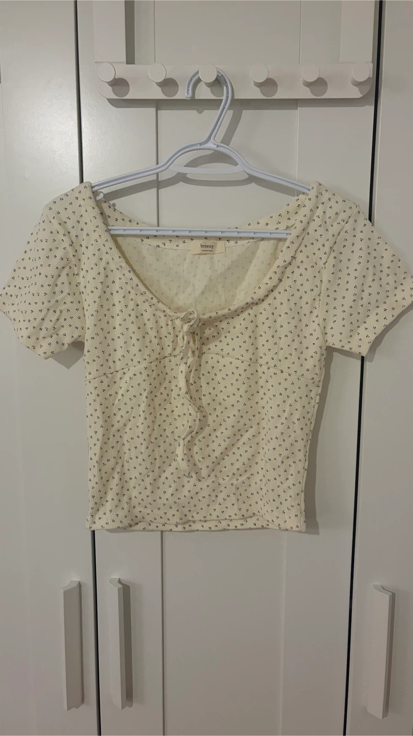 New unworn Korean women’s clothing