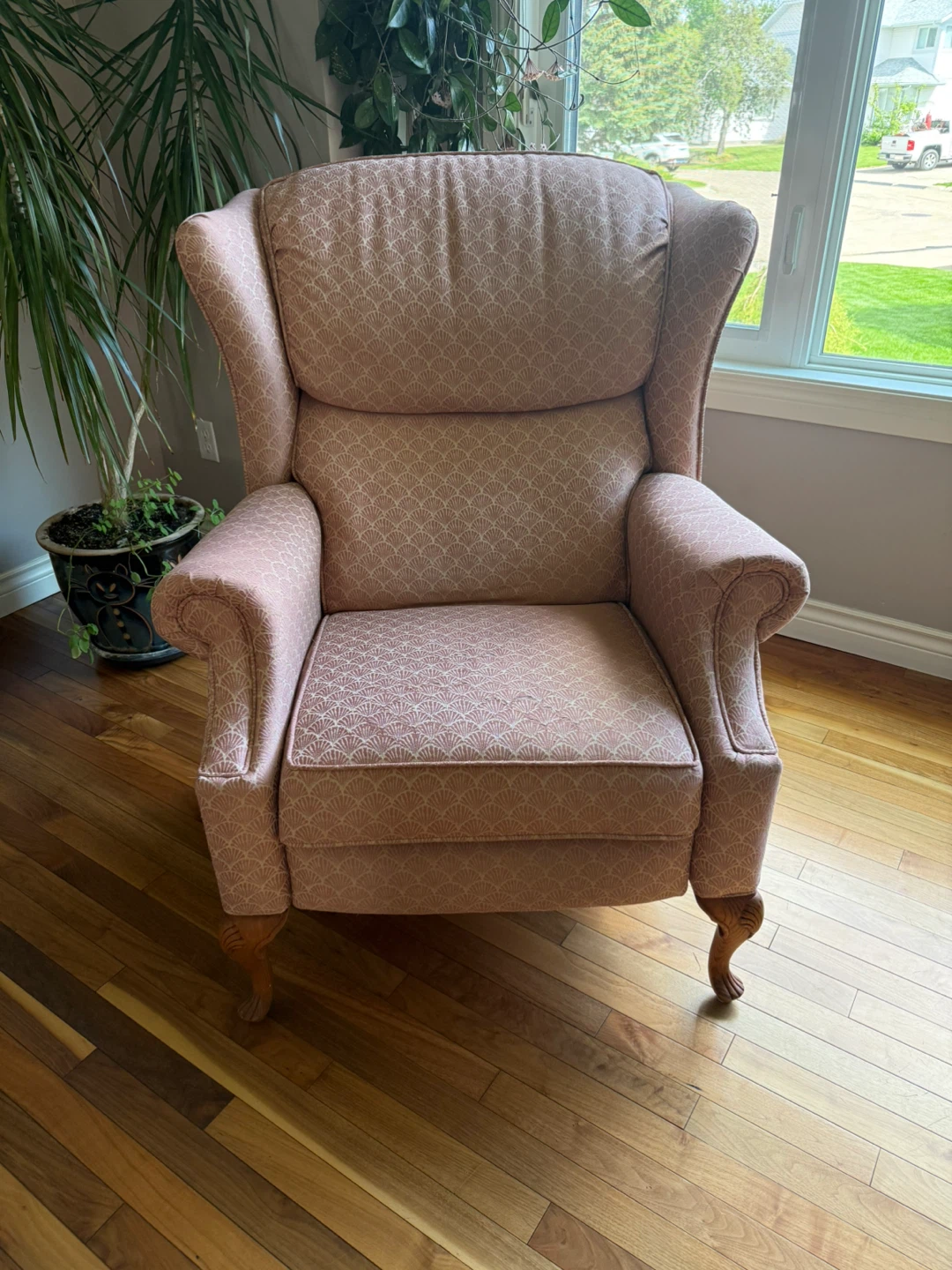 Wingback reclining Accent Chair
