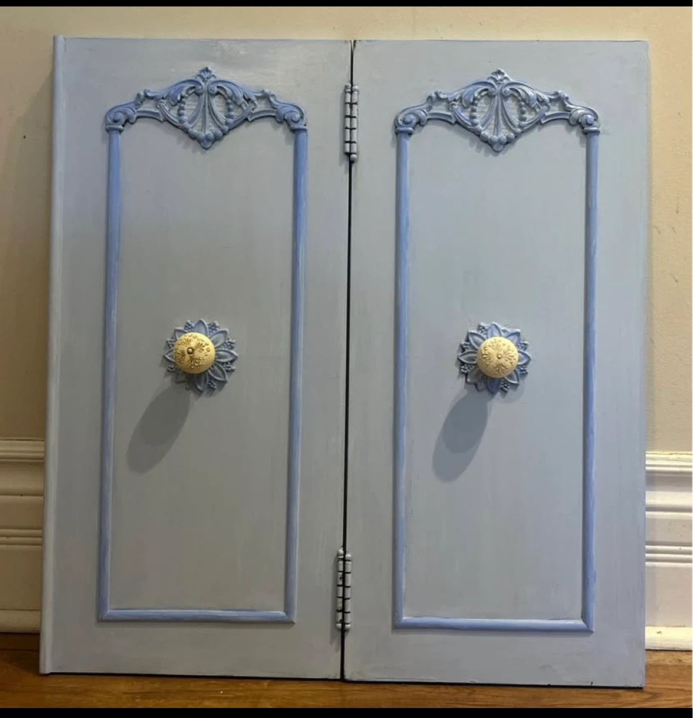Decorative Blue Cabinet Doors with Knobs