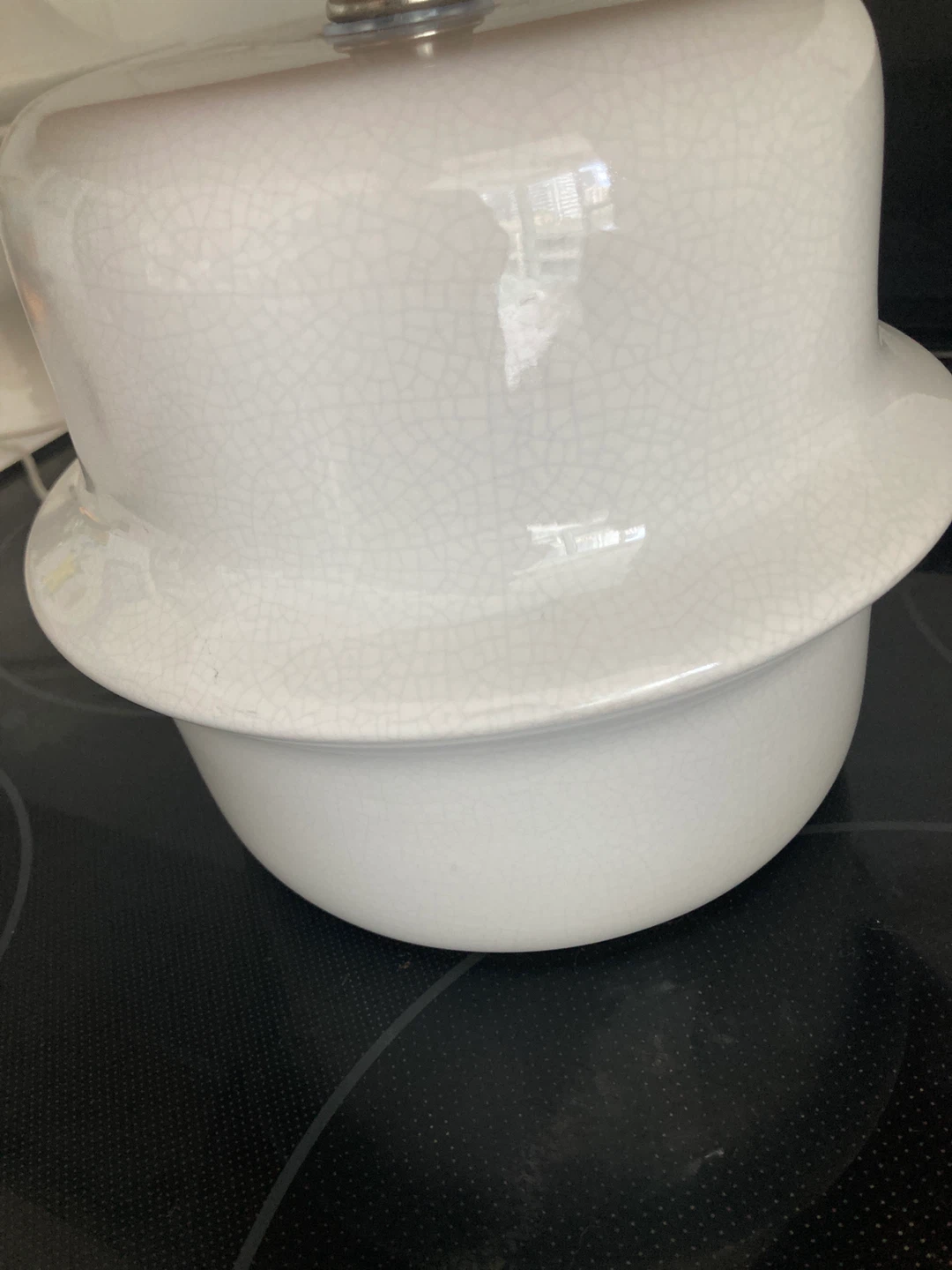 White Ceramic Table Lamp with Cream Shade - photo 3