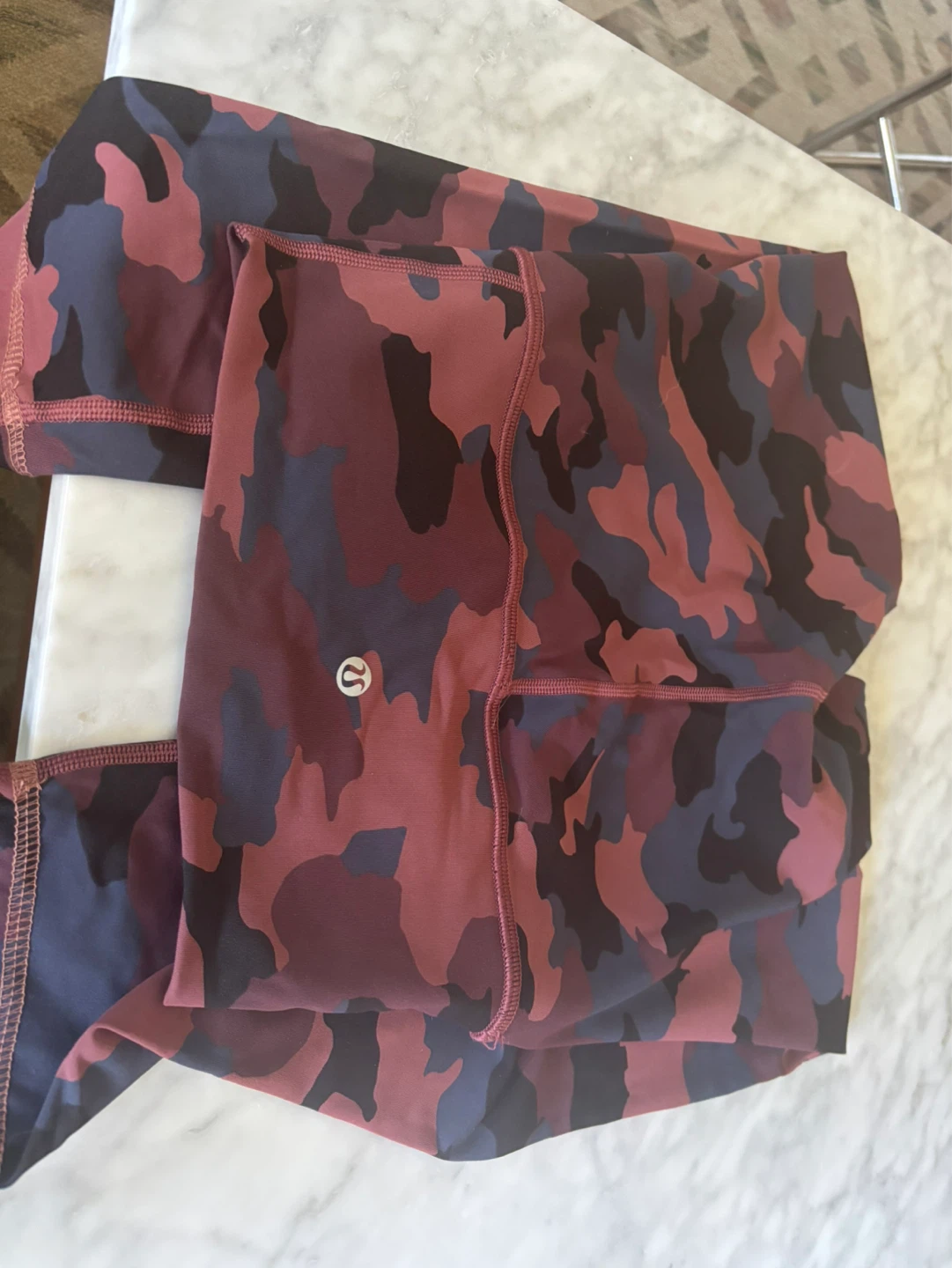 Lululemon Camo Leggings Size 2 - photo 3