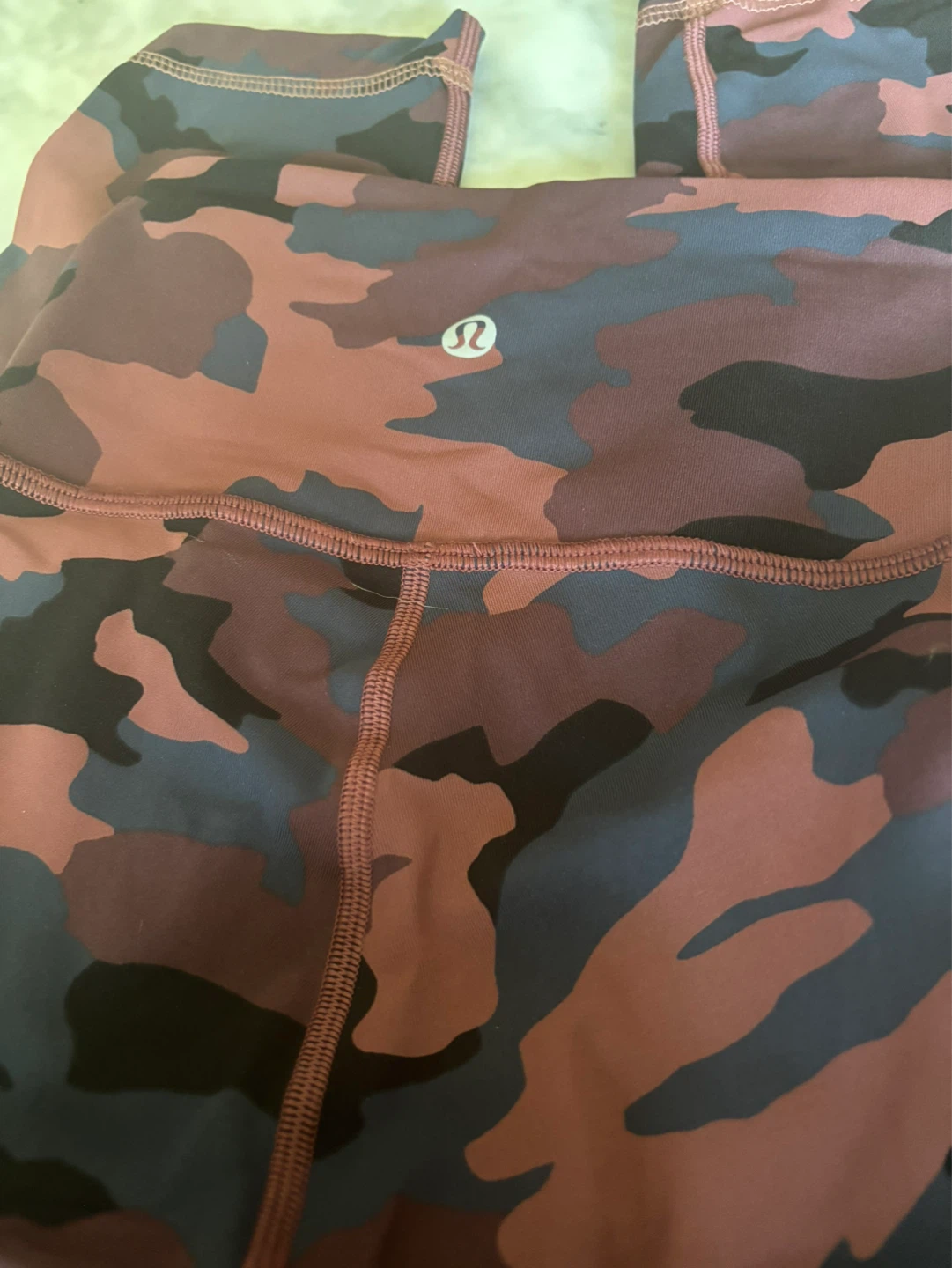 Lululemon Camo Leggings Size 2 - photo 2