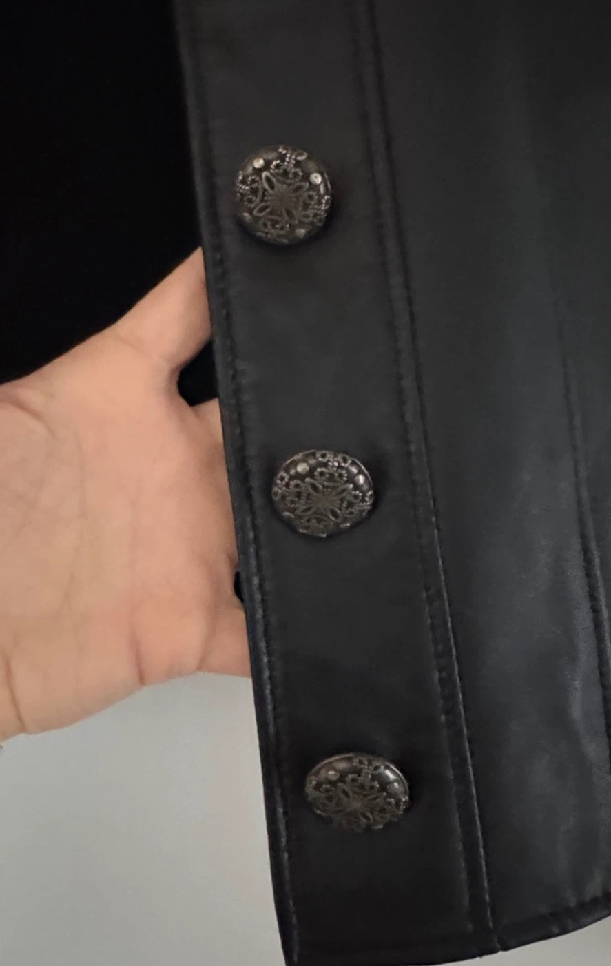 Black Leather Button-Front Jacket ribbed back - photo 4