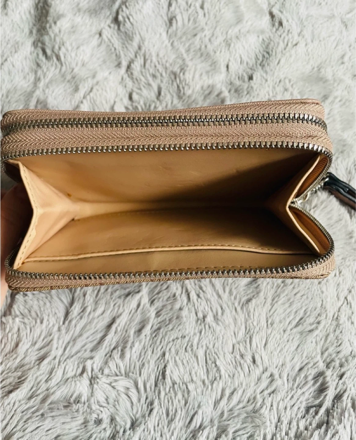 Guess Wristlet Wallet - photo 4