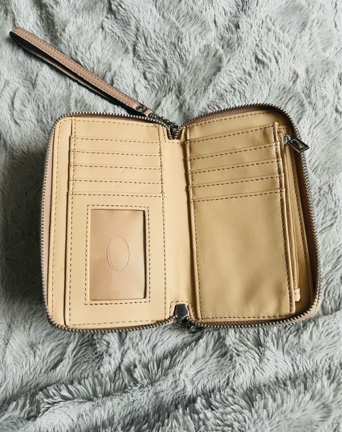 Guess Wristlet Wallet - photo 3