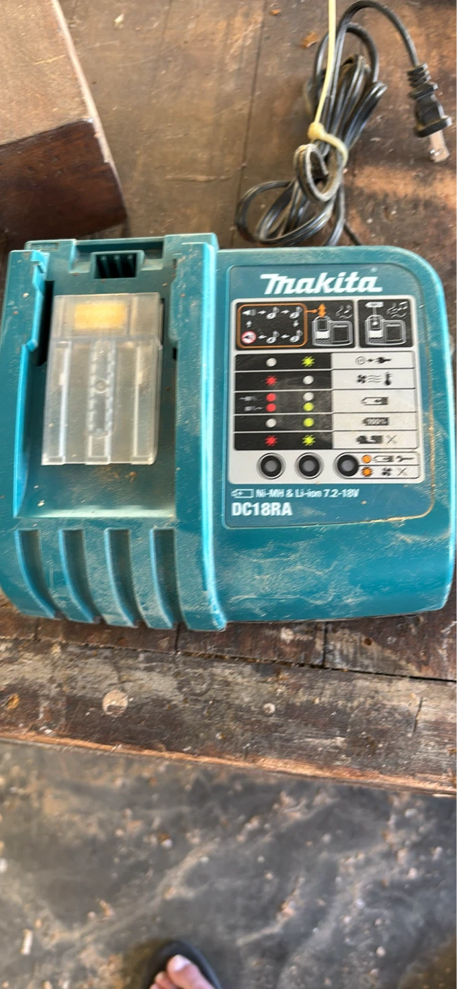 Makita DC18RA Battery Charger
