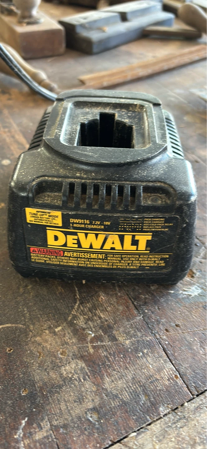 DEWALT DW9116 7.2V-18V 1-Hour Battery Charger