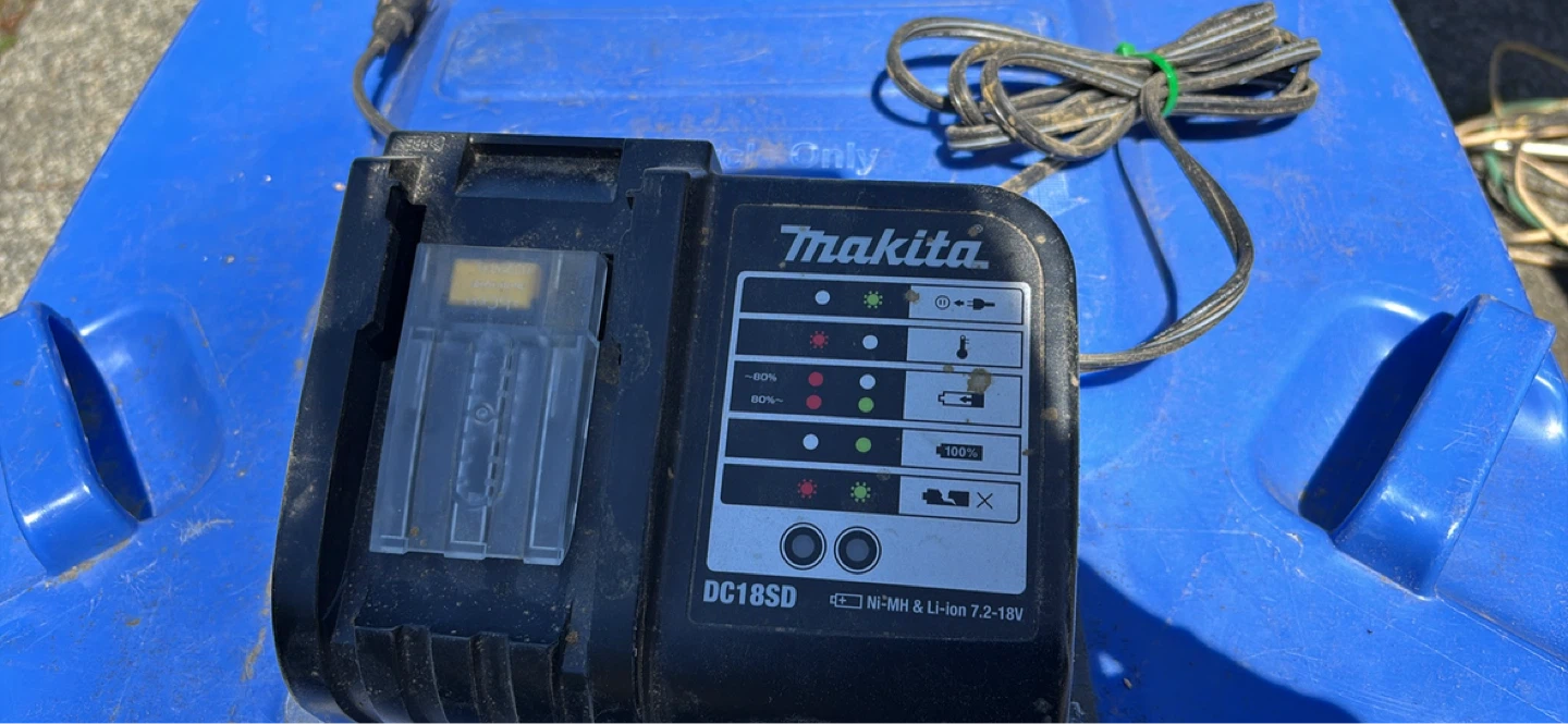 Makita DC18SD Battery Charger Ni-MH & Li-ion 7.2-18V