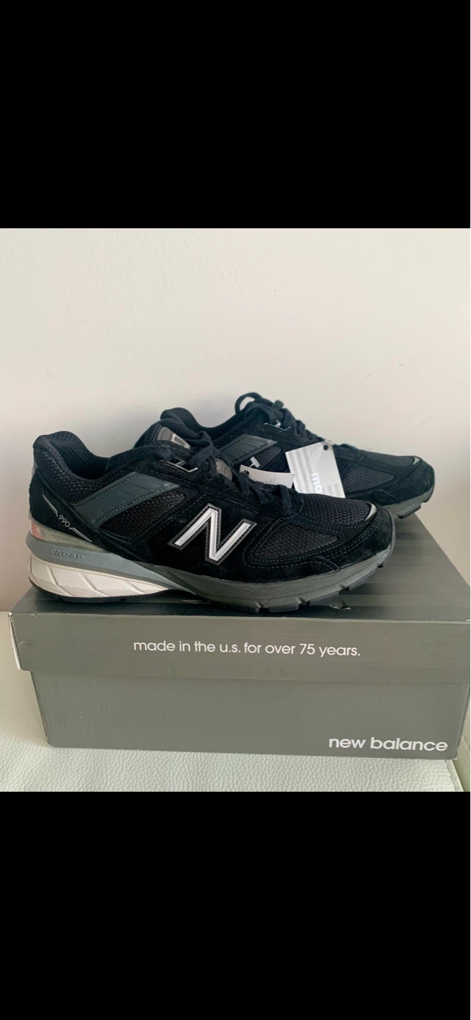 ⭐️ BNIB-NEW BALANCE 990v5 High End Runners/Sneakers