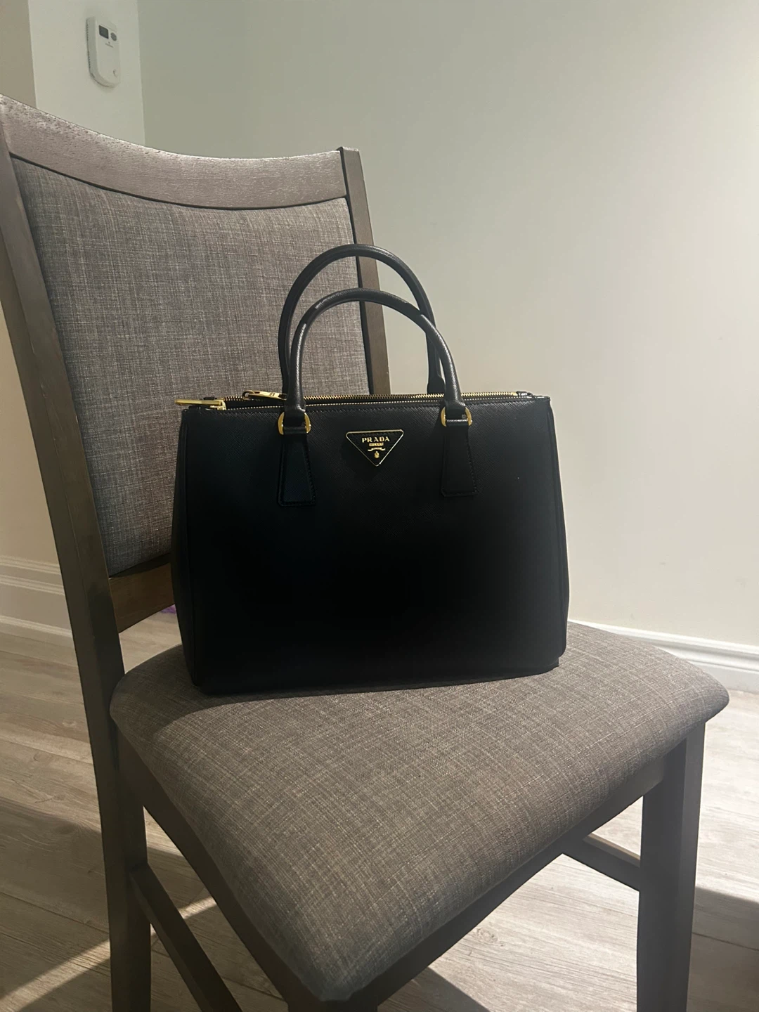Authentic Prada Saffiano Lux Double Zip Tote 1BA274 - photo 4