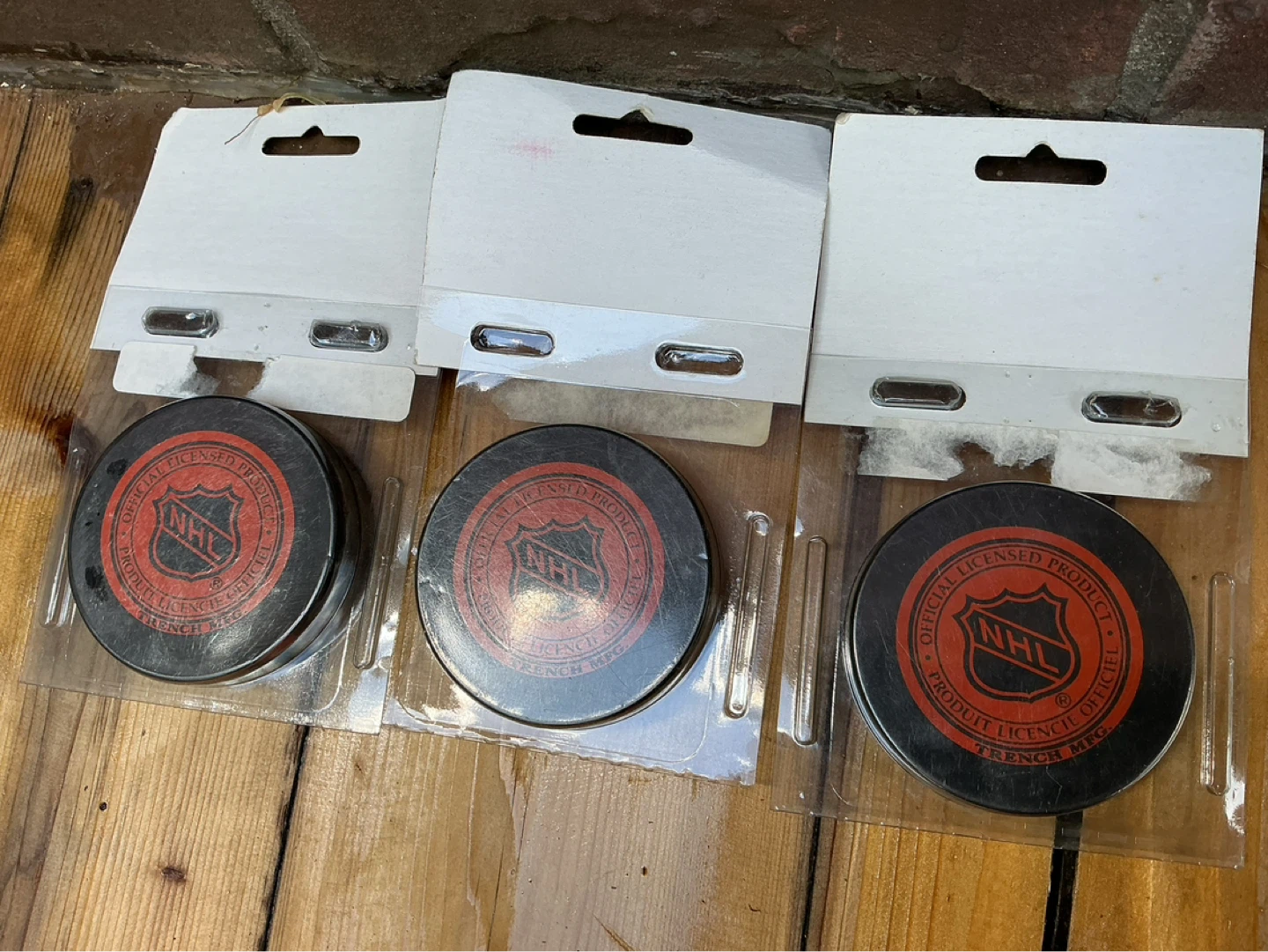 1980’s 3 Signed Vintage TORONTO MAPLE LEAFS TRENCH Hockey Pucks - photo 4