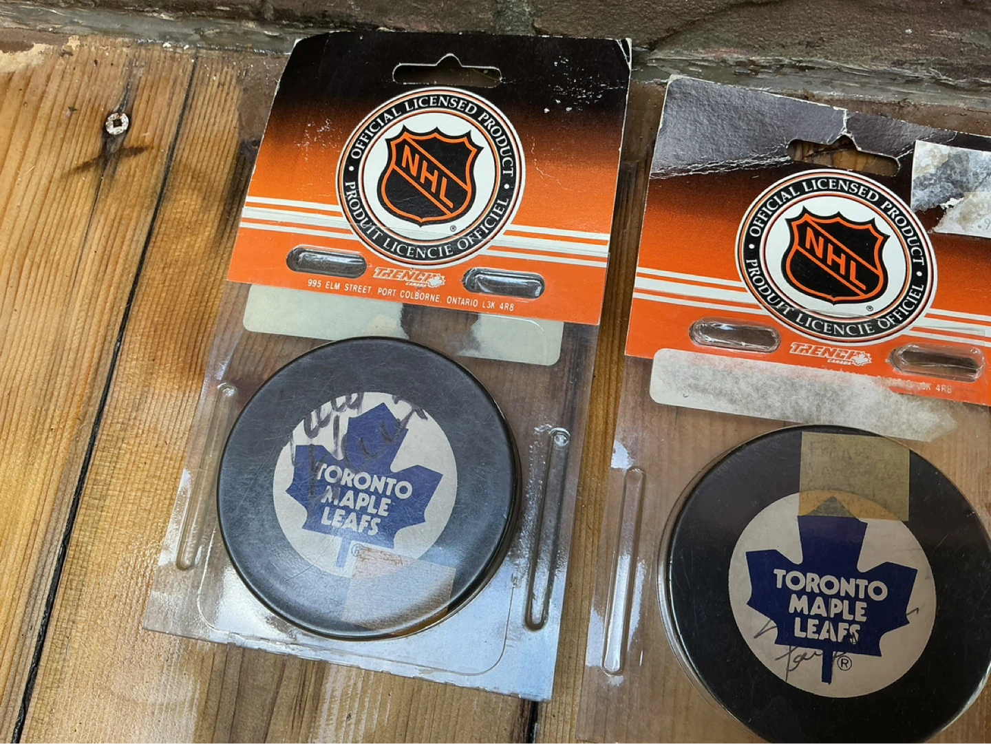 1980’s 3 Signed Vintage TORONTO MAPLE LEAFS TRENCH Hockey Pucks - photo 2