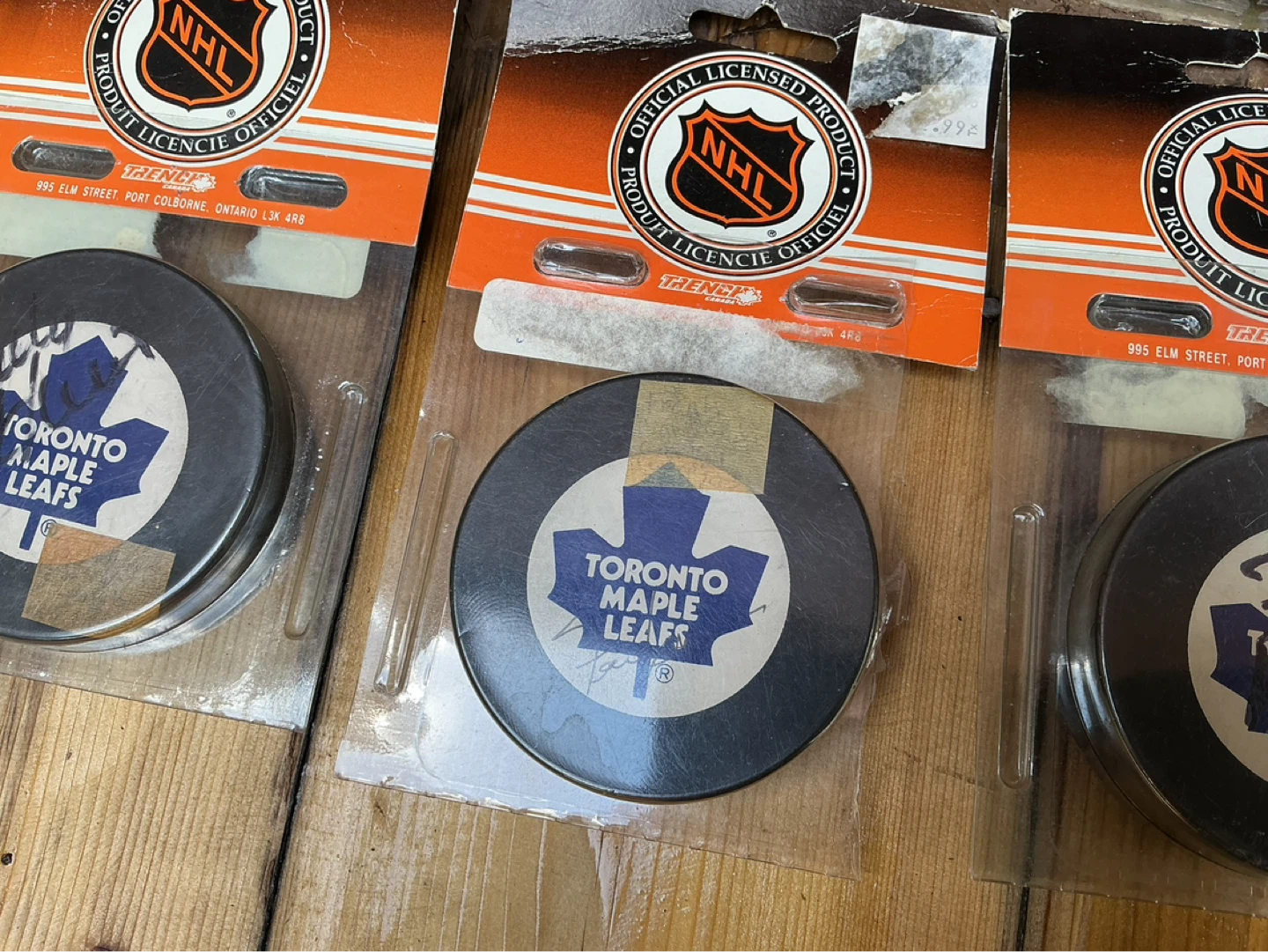 1980’s 3 Signed Vintage TORONTO MAPLE LEAFS TRENCH Hockey Pucks - photo 3
