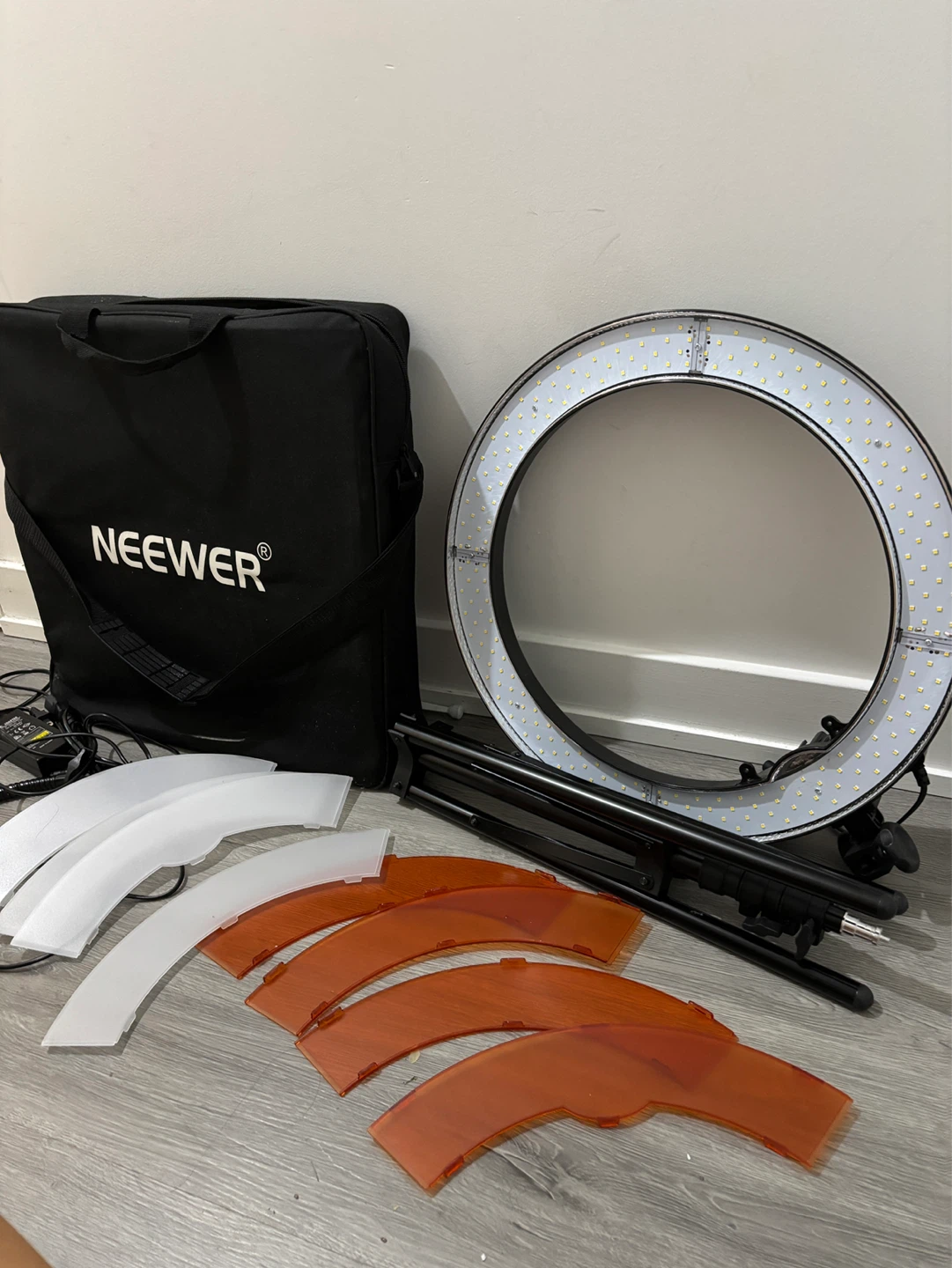 NEEWER 18” RING LIGHT KIT