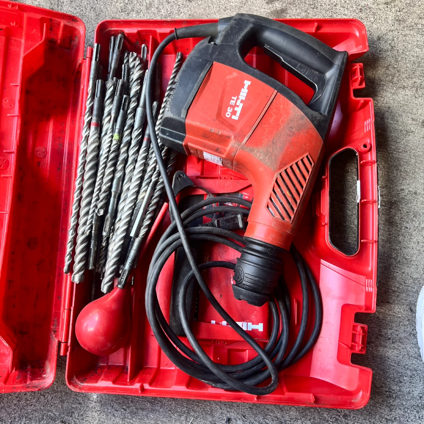 Hilti TE 30 SDS Plus Rotary Hammer with Drill Bits