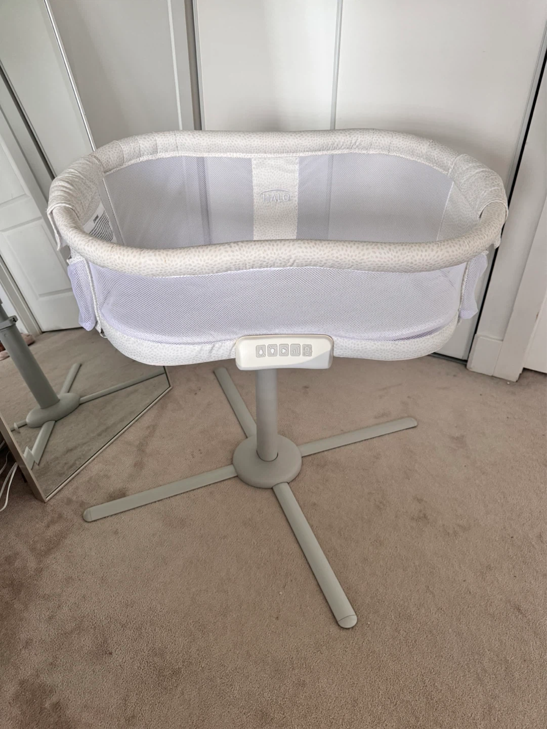 Halo Bassinest Swivel Sleeper-Pebble series