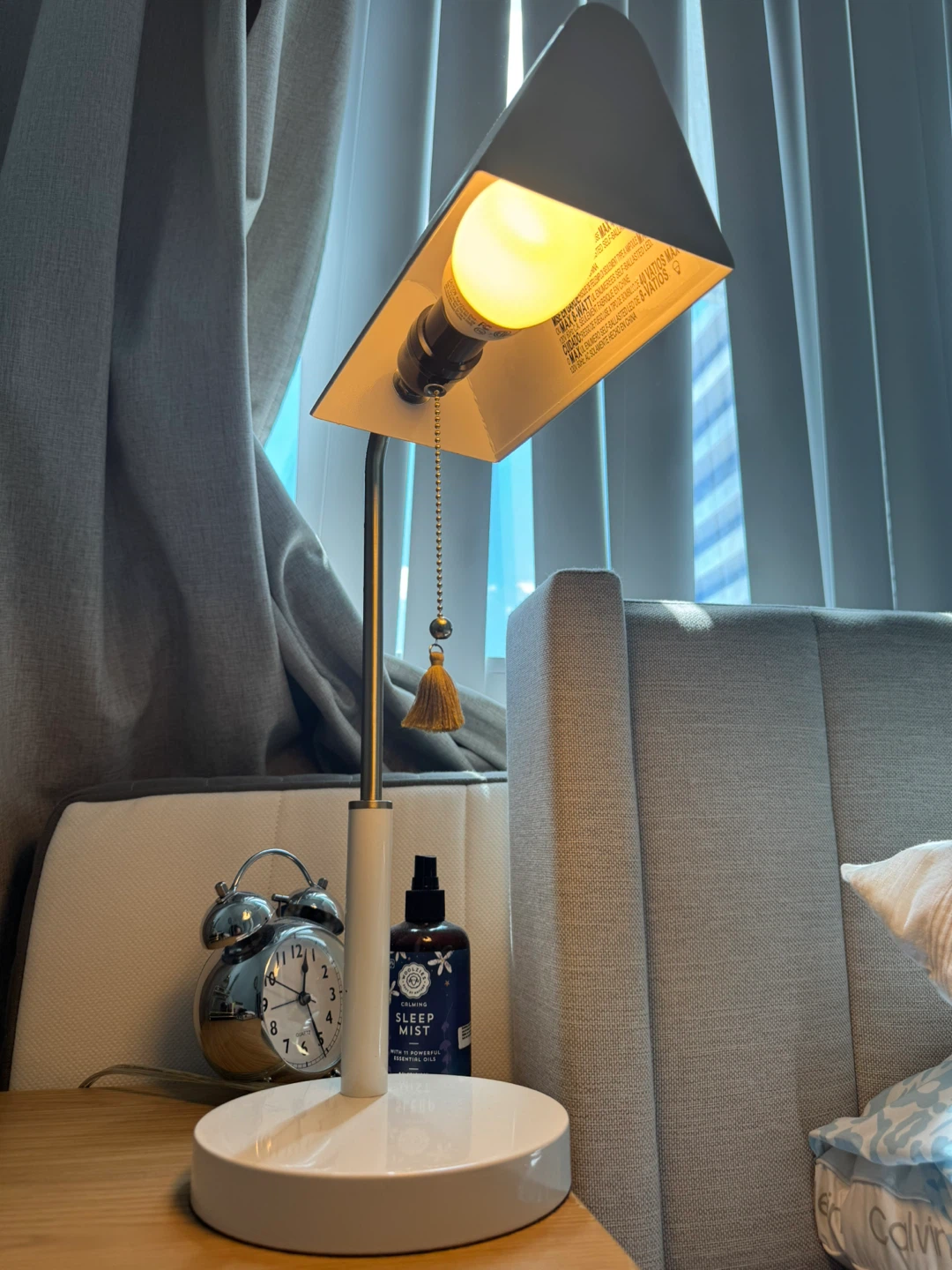 White Desk Lamp with Pull Chain - photo 2