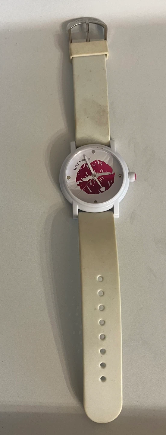 Betsey Johnson Kiss Print Watch - photo 2