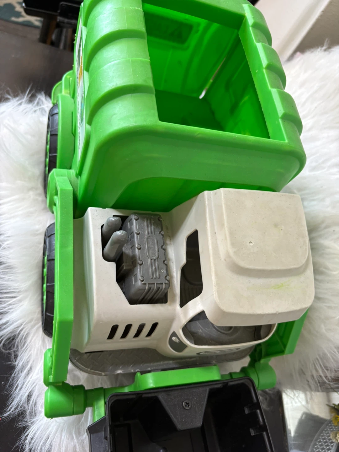 Green Toy Garbage Truck - photo 2